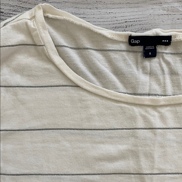 Gap Striped Top with 3/4 length sleeves - Picture 2 of 3